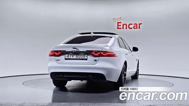 Jaguar XF 2018 — photo 4
