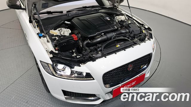 Jaguar XF 2018 — photo 6