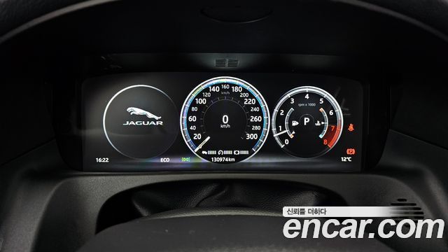Jaguar XF 2018 — photo 8