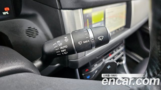 Jaguar XF 2018 — photo 17