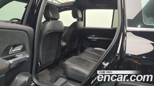 Mercedes-Benz GLB-Class 2021 — photo 12