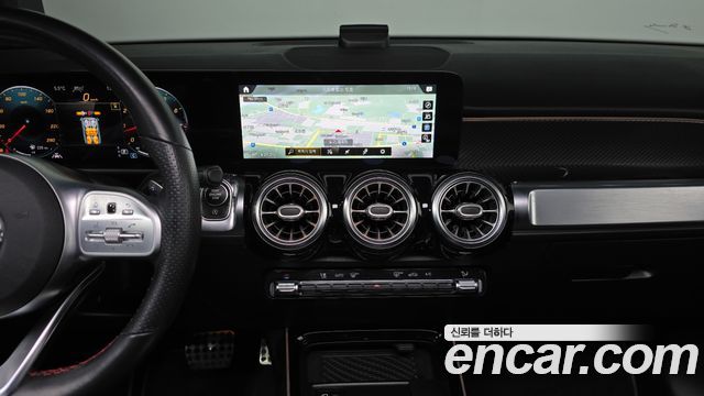 Mercedes-Benz GLB-Class 2021 — photo 15
