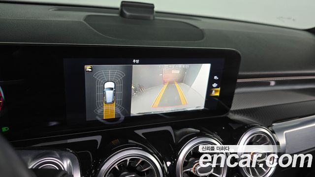 Mercedes-Benz GLB-Class 2021 — photo 16