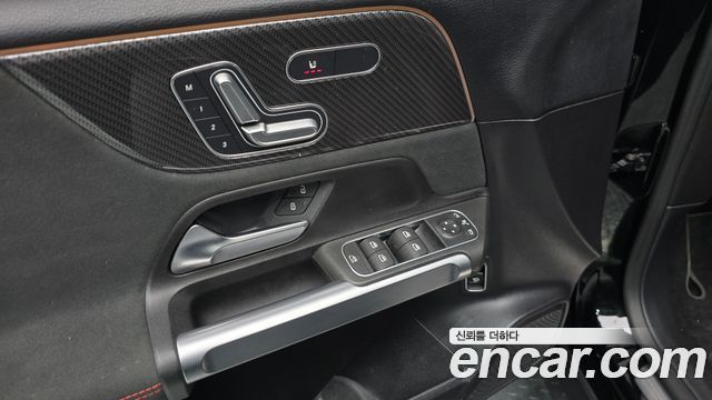 Mercedes-Benz GLB-Class 2021 — photo 17