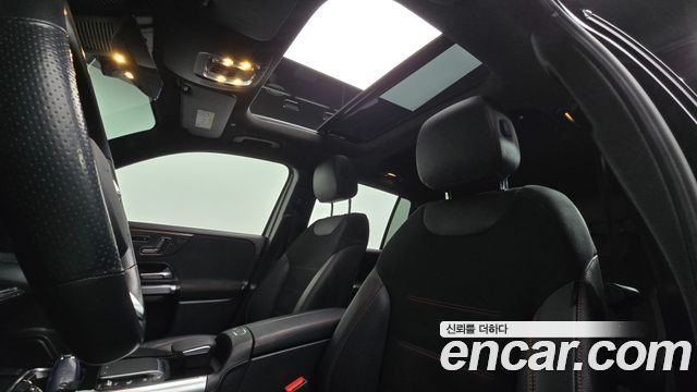 Mercedes-Benz GLB-Class 2021 — photo 19