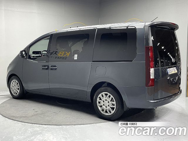 Hyundai Staria 2023 — photo 2