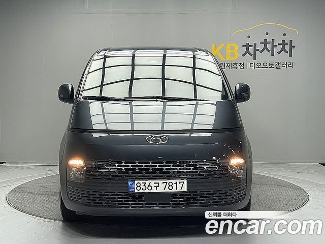 Hyundai Staria 2023 — photo 3