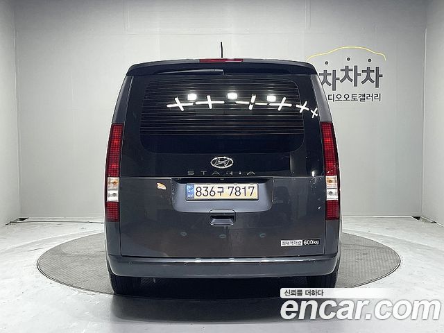 Hyundai Staria 2023 — photo 4