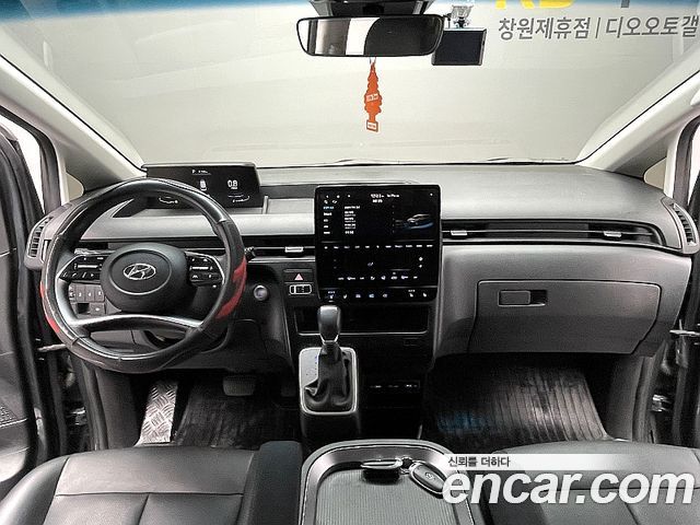 Hyundai Staria 2023 — photo 7