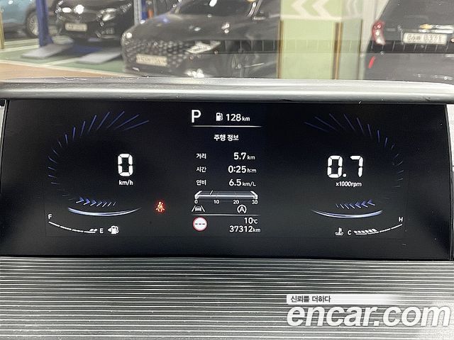 Hyundai Staria 2023 — photo 8
