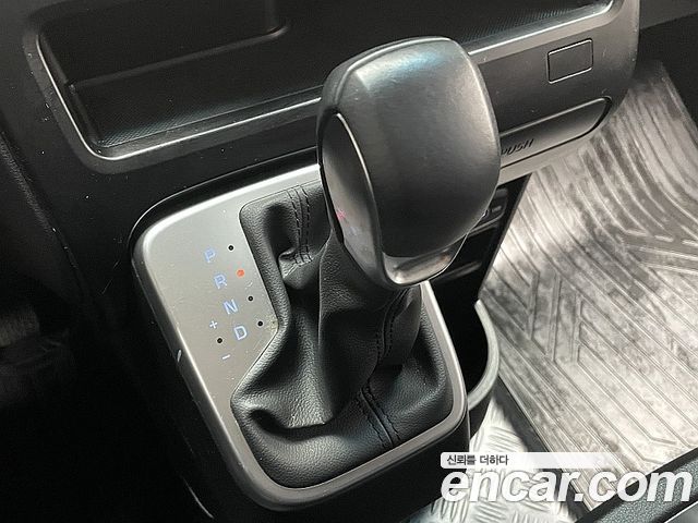 Hyundai Staria 2023 — photo 9