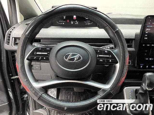 Hyundai Staria 2023 — photo 11