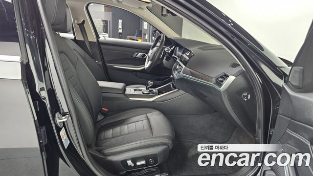 BMW 3-Series 2021 — photo 11