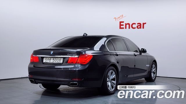 BMW 7-Series 2011 — photo 2