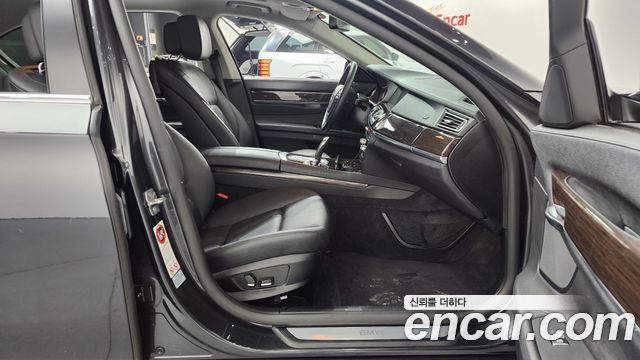BMW 7-Series 2011 — photo 11