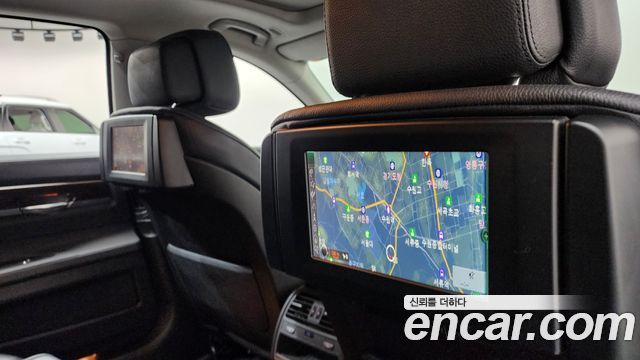 BMW 7-Series 2011 — photo 16