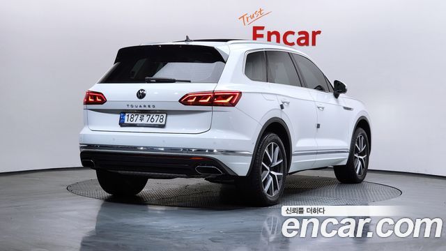 Volkswagen Touareg 2023 — photo 2