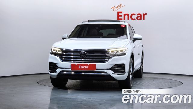 Volkswagen Touareg 2023 — photo 3
