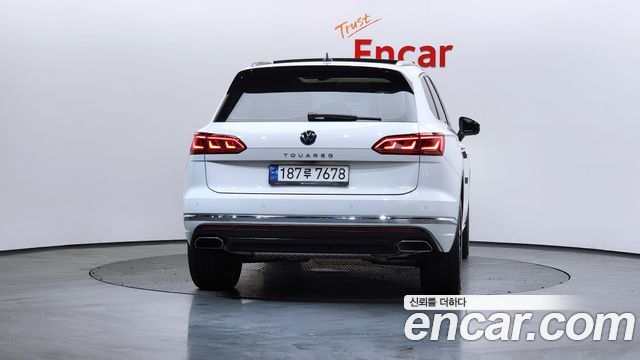 Volkswagen Touareg 2023 — photo 4