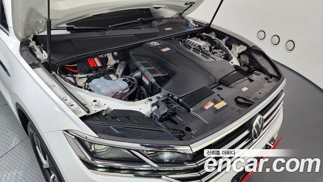 Volkswagen Touareg 2023 — photo 6
