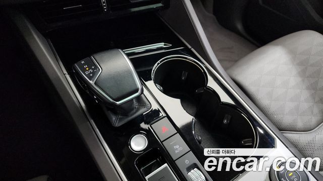 Volkswagen Touareg 2023 — photo 9