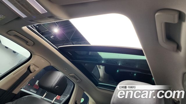 Volkswagen Touareg 2023 — photo 18