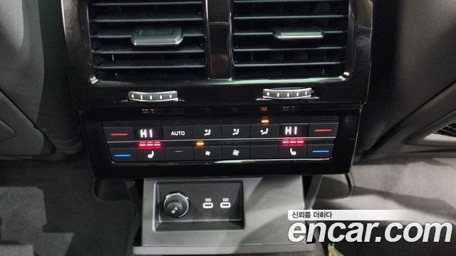 Volkswagen Touareg 2023 — photo 19