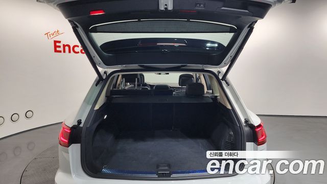 Volkswagen Touareg 2023 — photo 20