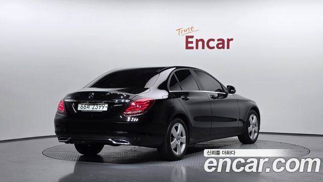 Mercedes-Benz C-Class 2018 — photo 2