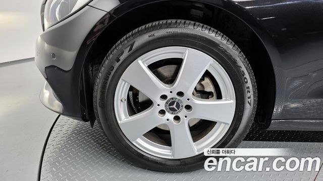 Mercedes-Benz C-Class 2018 — photo 5