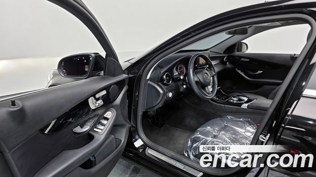 Mercedes-Benz C-Class 2018 — photo 11