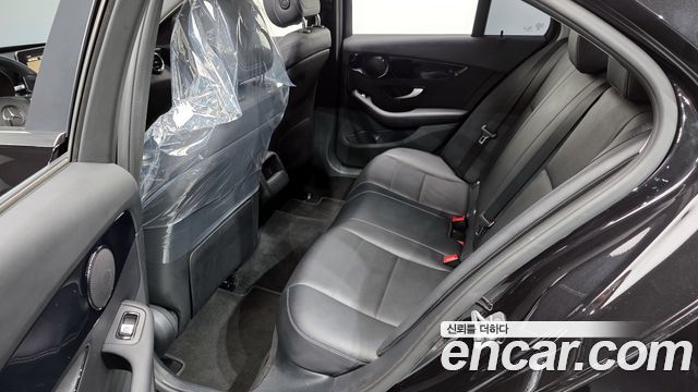 Mercedes-Benz C-Class 2018 — photo 12