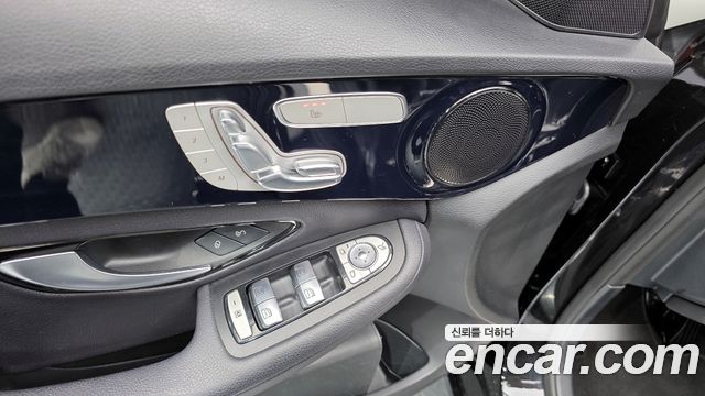 Mercedes-Benz C-Class 2018 — photo 18