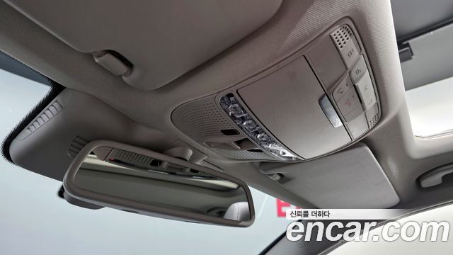 Mercedes-Benz C-Class 2018 — photo 19