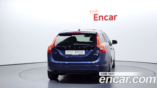 Volvo V60 2015 — photo 4