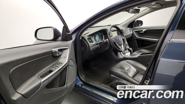 Volvo V60 2015 — photo 10
