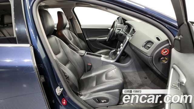 Volvo V60 2015 — photo 11