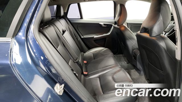 Volvo V60 2015 — photo 12
