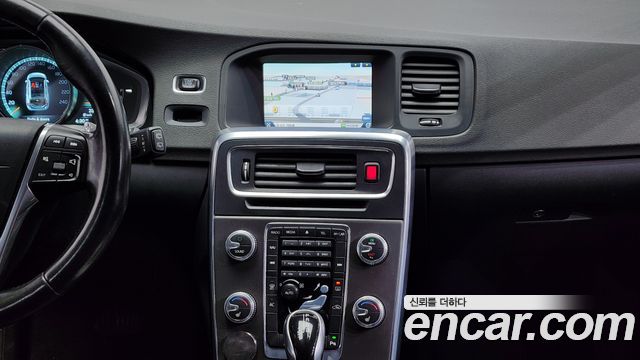 Volvo V60 2015 — photo 14