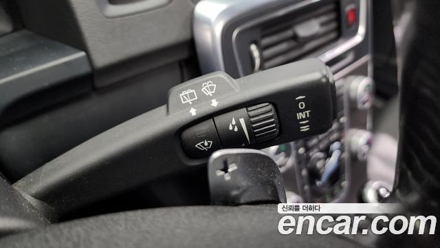 Volvo V60 2015 — photo 16