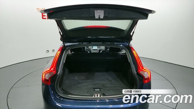 Volvo V60 2015 — photo 20