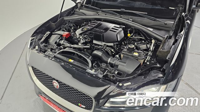 Jaguar F-PACE 2017 — photo 6