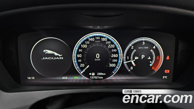 Jaguar F-PACE 2017 — photo 8