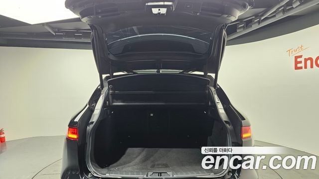 Jaguar F-PACE 2017 — photo 20