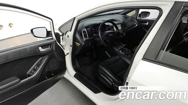 Kia K3 2017 — photo 11