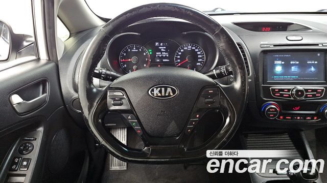 Kia K3 2017 — photo 13
