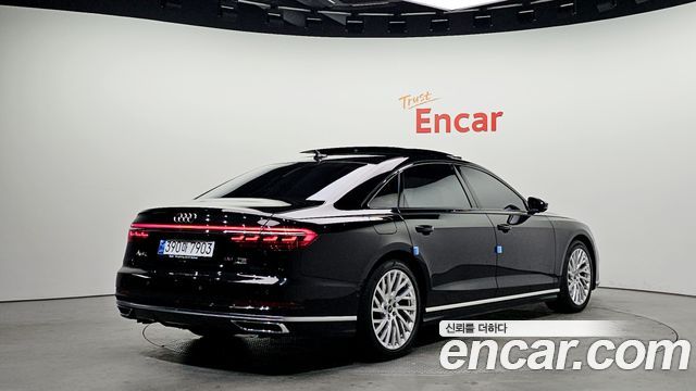Audi A8 2021 — photo 2
