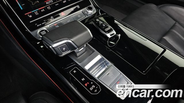 Audi A8 2021 — photo 9