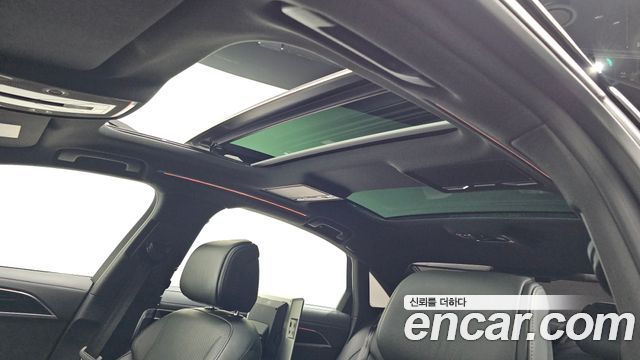Audi A8 2021 — photo 17