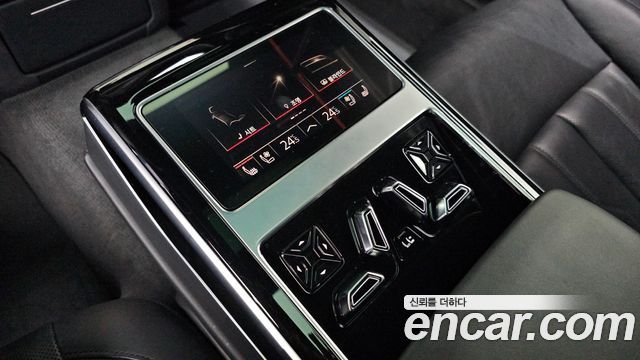 Audi A8 2021 — photo 19